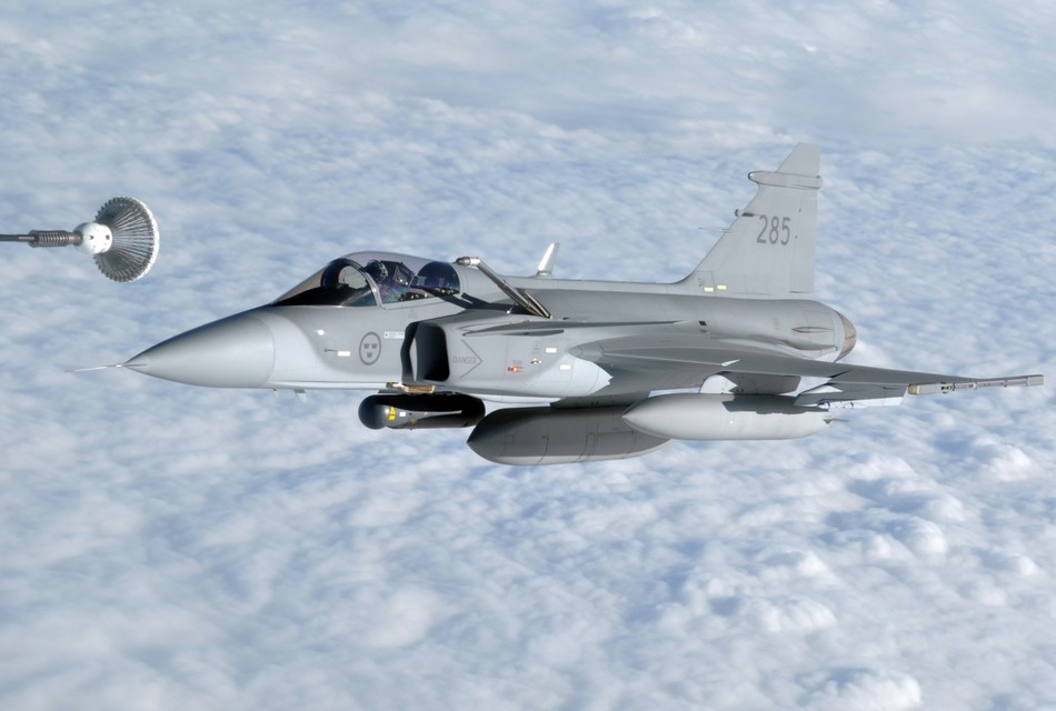 美媒:美国将升级F15战机 保持对中国歼10优势