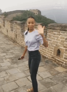 没多久就和大部队汇合了,然后几个人打开扇子,硬撑长城四大才子= =