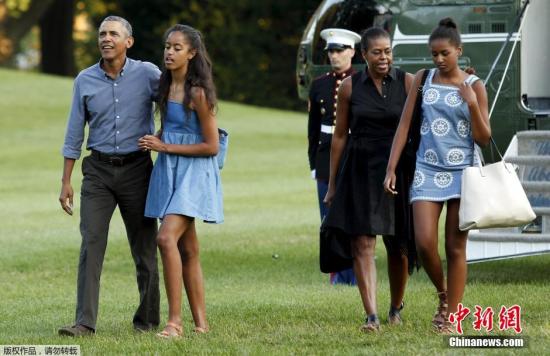 资料图片：美国总统奥巴马一家自玛莎葡萄园岛度假归来。