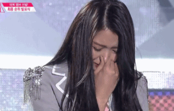 惊呆 | 这姑娘的鼻子简直是橡皮泥!捏一捏就可以