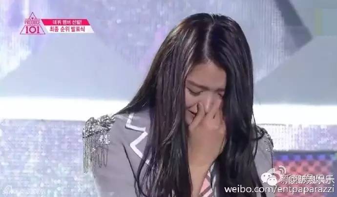 惊呆 | 这姑娘的鼻子简直是橡皮泥!捏一捏就可以