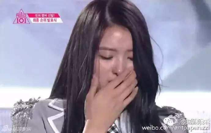 惊呆 | 这姑娘的鼻子简直是橡皮泥!捏一捏就可以