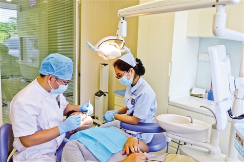 牙医的收入怎么样_这位汽车设计师的主业是牙医,副业是间谍