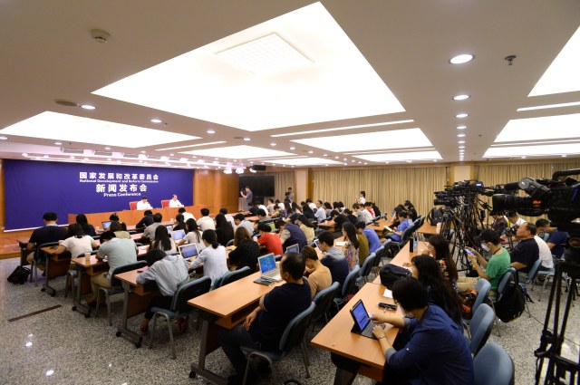 举行新闻发布会 介绍充分发挥重大工程项目牵