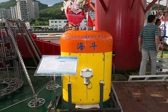 △“海斗”号万米级自主遥控潜水器