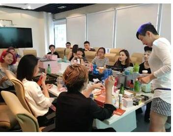 《美丽俏佳人》打造原创视频+导购直播购物