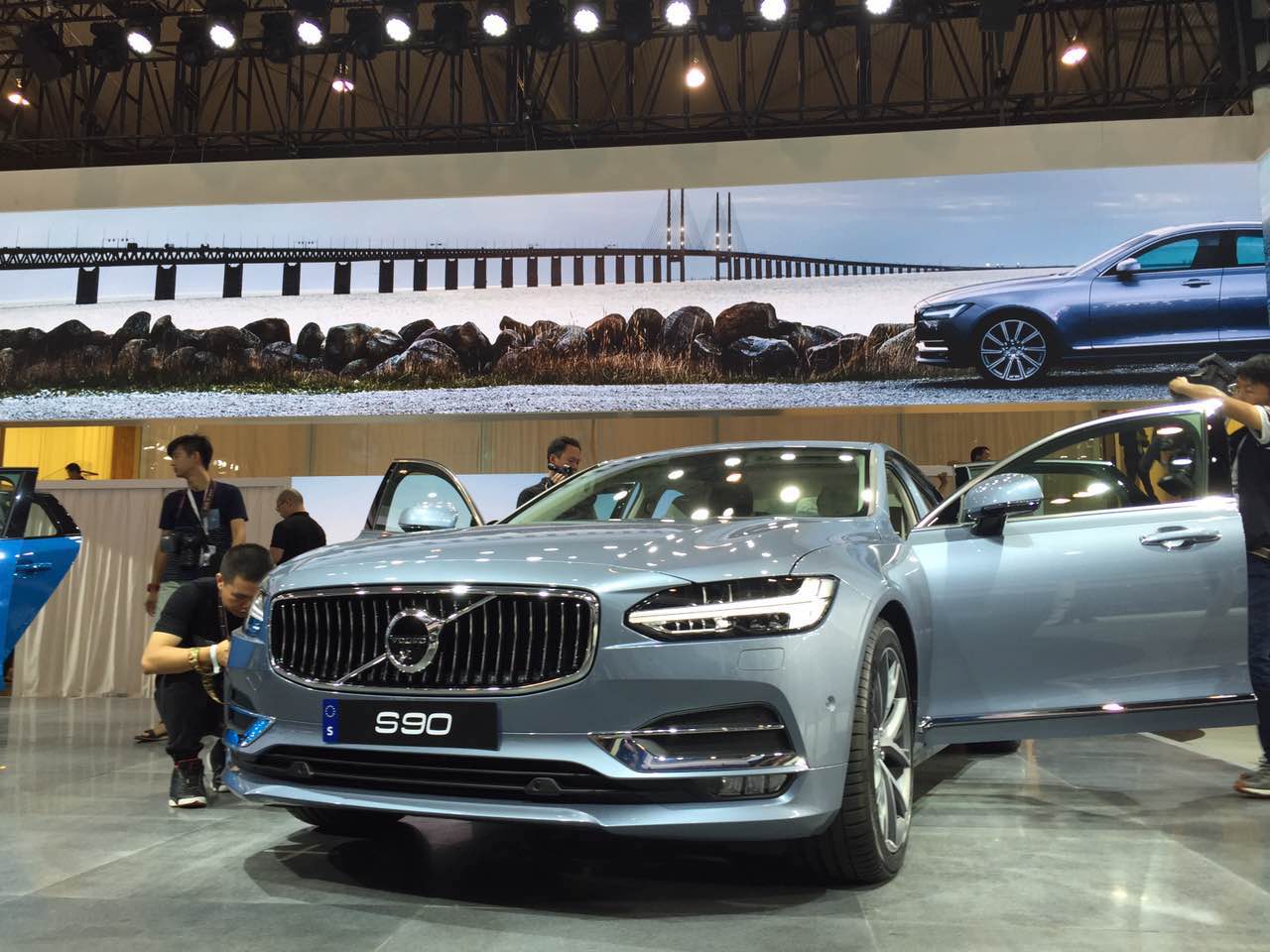 多图 | 一财带您逛成都车展:奥迪沃尔沃宝马保时