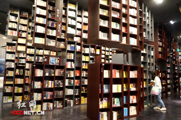 梅溪书院开业 当当实体书店入驻实行线上线下