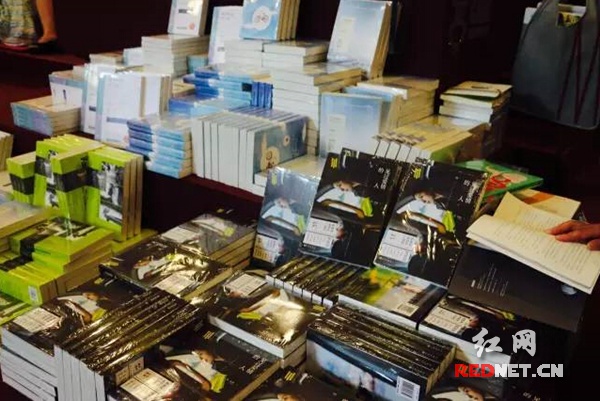 卢思浩携手穆熙妍参加长沙梅溪书院读者交流会