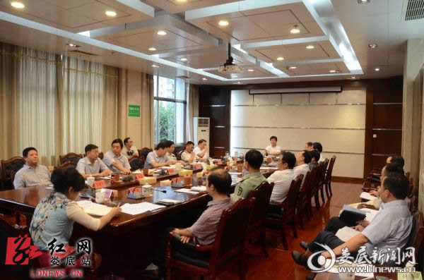 娄底市委常委会议学习《关于防止干部带病提