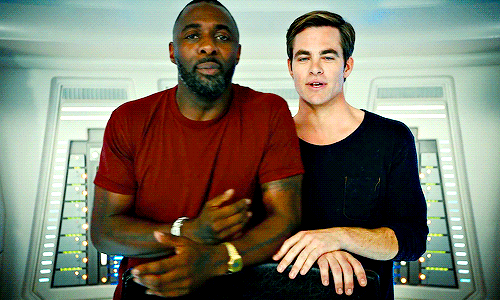 其实我比舰长帅~