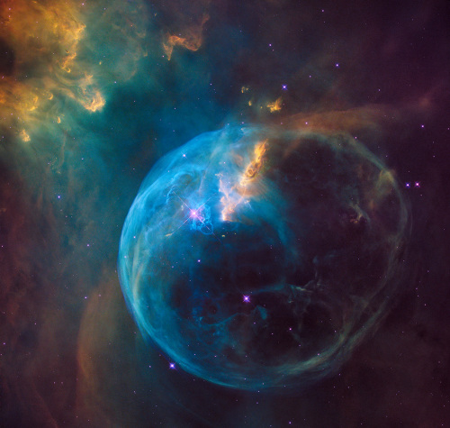 这张清晰的图片是使用哈勃望远镜2016年的数据合成的。（图片来源：NASA， ESA， Hubble Heritage Team）