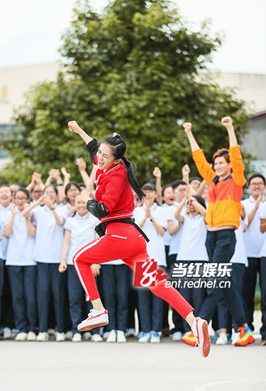 谢娜的英语口音又亮了 自爆在国外因语言遭尴