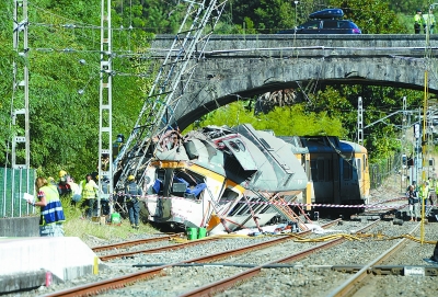 西班牙列车出轨 3人死亡