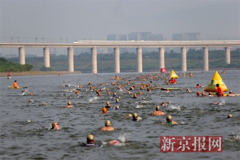 北京国际铁人三项赛丰台开战 里约奥运冠军再