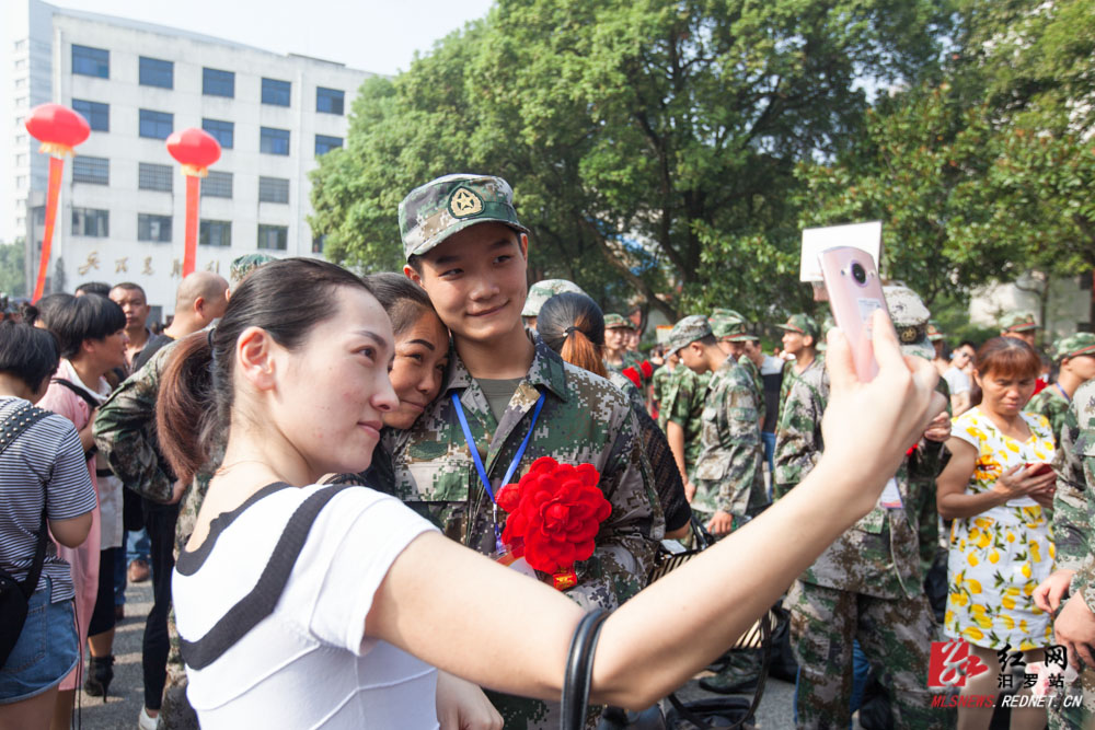 穿上军装暂别爹娘 汨罗93名新兵今日北上|新兵