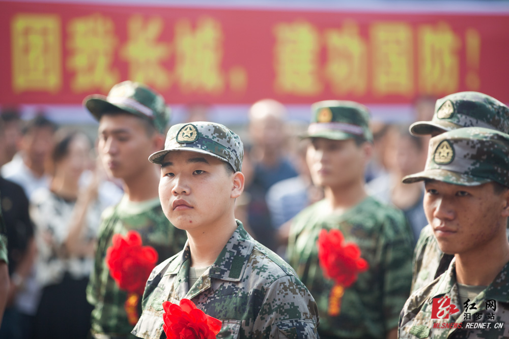 穿上军装暂别爹娘 汨罗93名新兵今日北上|新兵