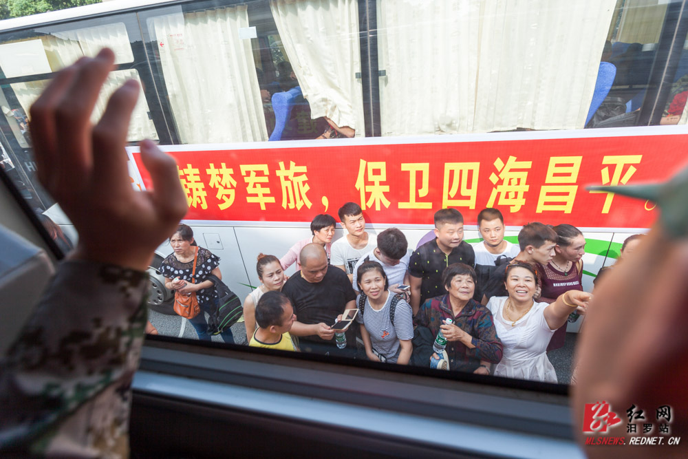 穿上军装暂别爹娘 汨罗93名新兵今日北上|新兵