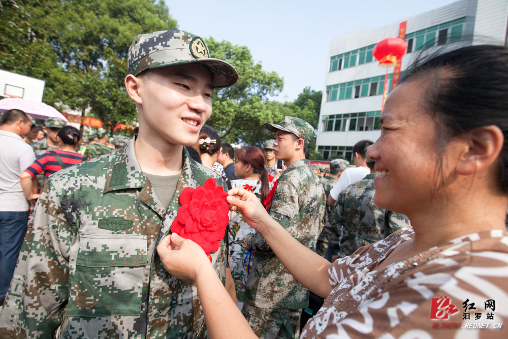 穿上军装暂别爹娘 汨罗93名新兵今日北上|新兵