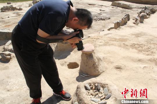 尼勒克吉仁台“聚落遗址”现场。 朱景朝 摄