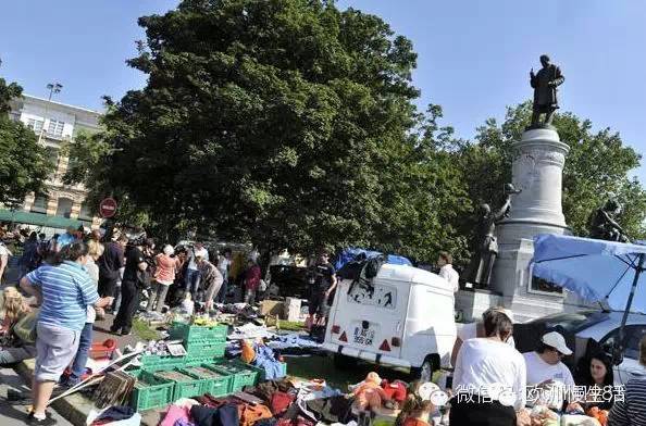 欧洲最大的跳蚤市场,在九月的法国北部里尔市