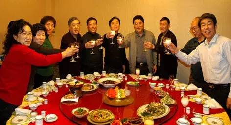 中秋节同学聚会,有人说:我很烦卖保险的,代理人