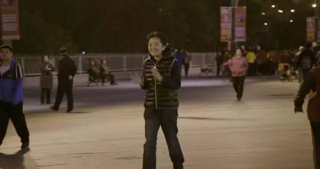 纪实 | 生活辛苦,不如跳舞…广场舞的世界你真的