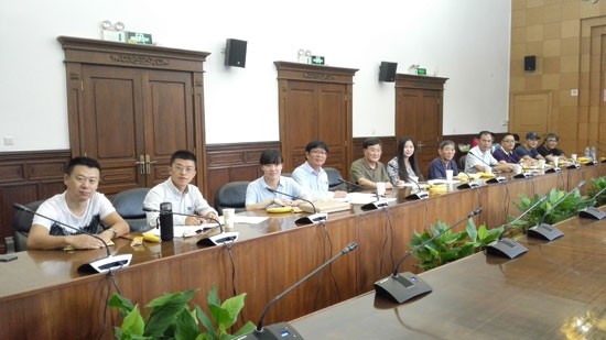 9月18日下午,华东政法大学东方毅军事法研究中心举办"向人道捐助人士致敬暨勿忘九一八座谈会",支持幸存劳工在中国起诉日本血债企业,捐助者代表聚会座谈中日历史遗留问题。