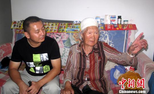 新疆兵团一社区治安员志愿孝老敬亲 美德照亮