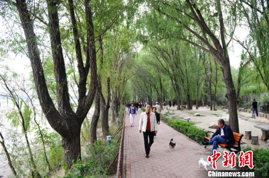 兰州无车日黄河巴士免费 民众多举践低碳出行