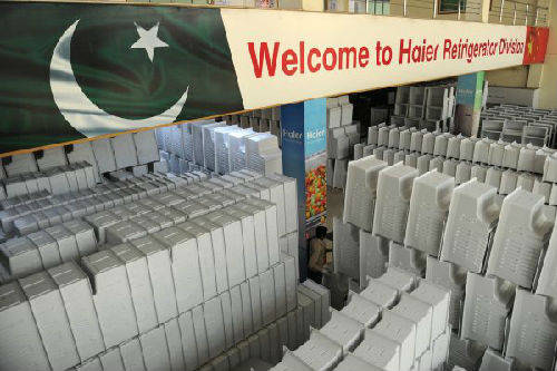 巴基斯坦已成为中国企业青睐的投资地之一。图为位于巴基斯坦拉合尔的海尔存放冰箱配件的仓库。新华社发
