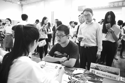 中航招聘会南航揽英才