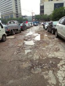 住户盼尽快维修|华商报|住户|路面