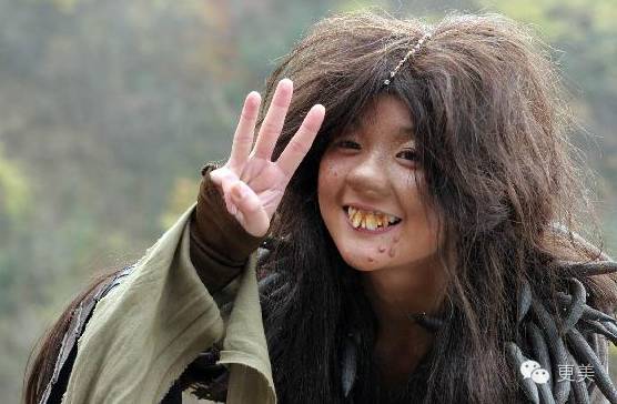 迪丽热巴满脸雀斑,张柏芝大龅牙,她们敢扮丑还不是因为颜高任性?
