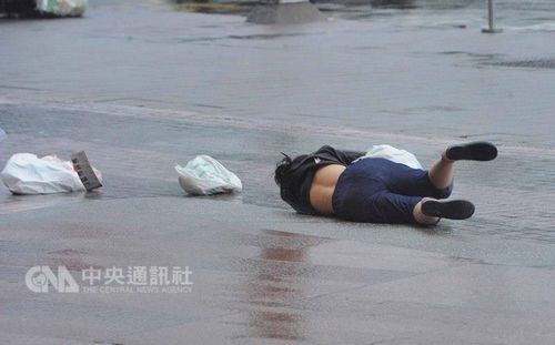 台风鲇鱼发威:台北阵风达12级 花莲16级(图)
