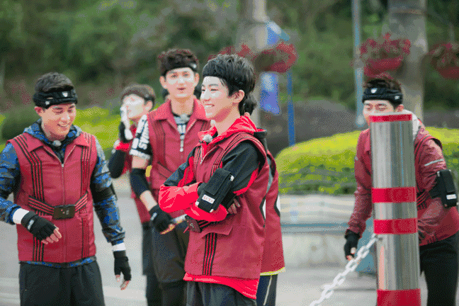 大老师和阿sa的重叠躲!大老师靠一身的龟缩术,总是能赢到最后.