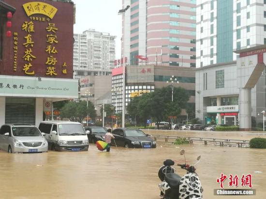 台风鲇鱼福建惠安再登陆 狂风暴雨横扫中北部