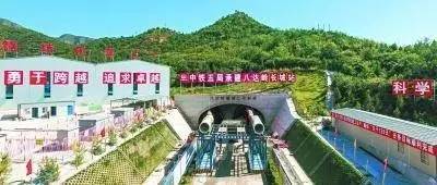 京张高铁八达岭隧道已打通170多米
