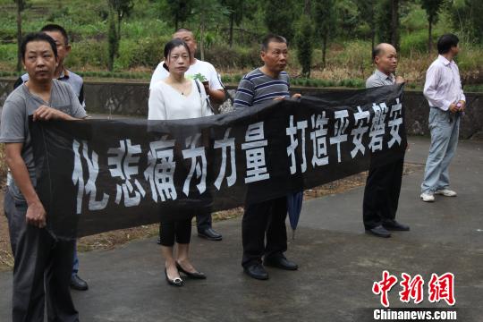 图为：卢光明遗体告别仪式。 磐安公安供图