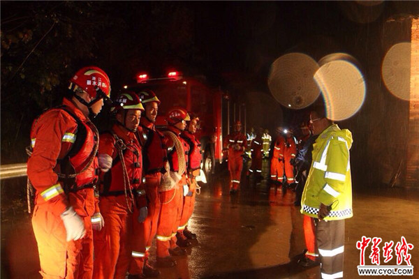 浙江消防部队第一时间赶到遂昌山体滑坡现场救