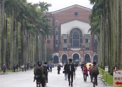 学校收入_学校罚款名目多一周收入3万元