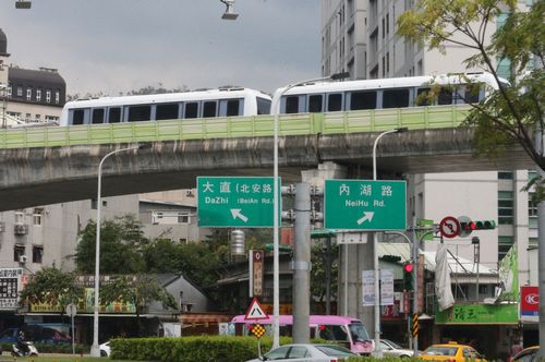 台北地铁传爆炸声 消防局：疑似列车轮胎爆胎