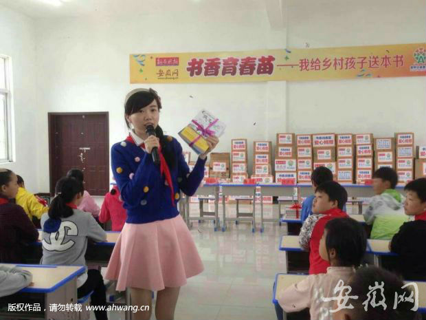 诺米姐姐助力书香润春苗 跟孩子们交流写作心