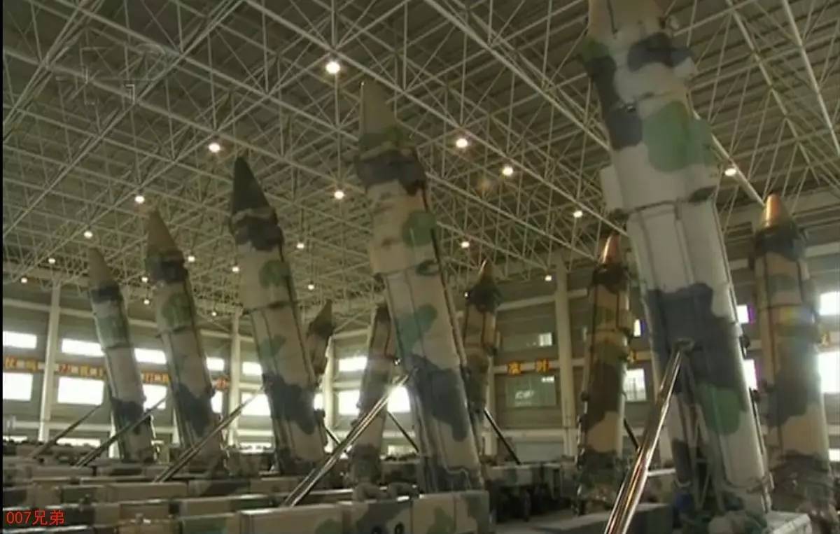 威武丨中国东风21导弹发射全过程罕见曝光 场面震撼!_新浪财经_新浪网