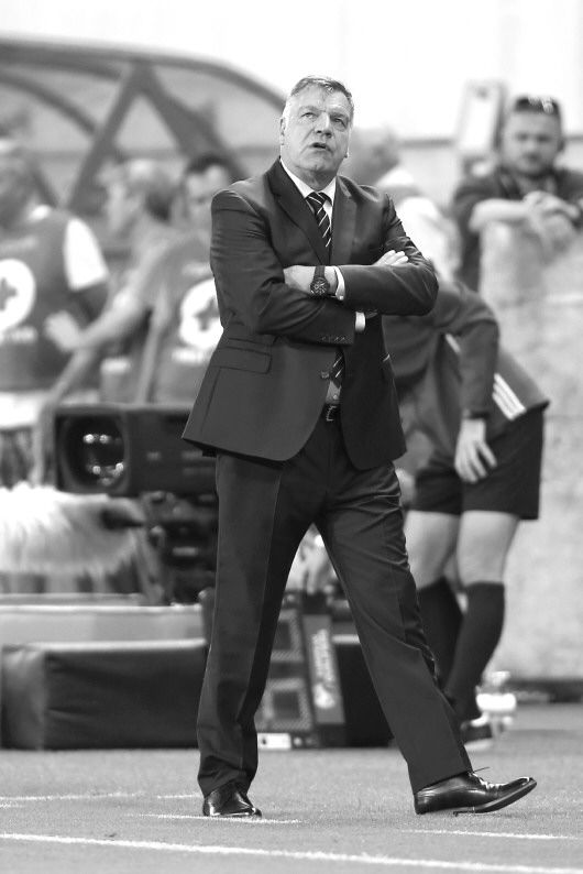 英国记者收入_张广宁和英国记者谈去产能(2)