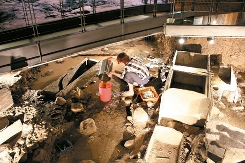 暴雨淹没千年石棺 台东史前馆休园抢救(图)|公