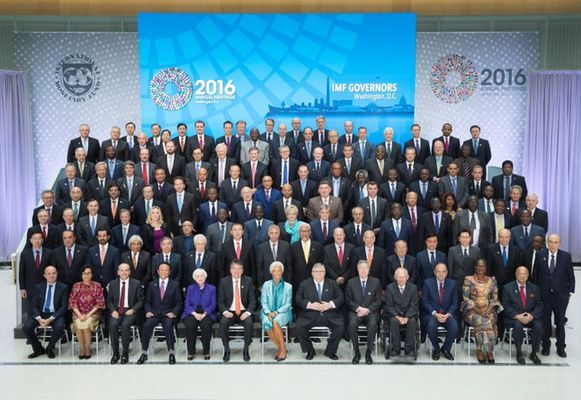 周小川:中国银行体系不良贷款上升 但整体风险