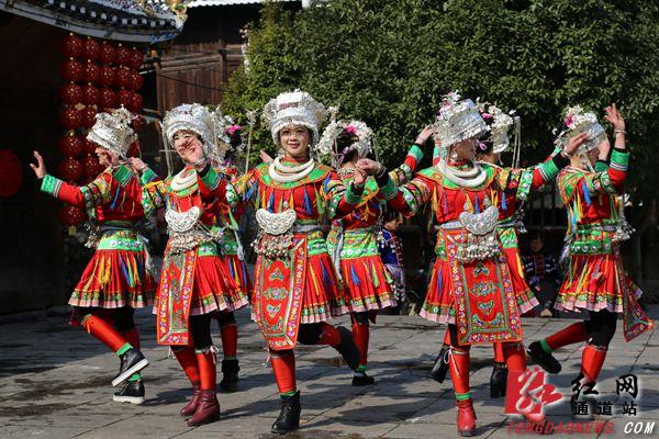 通道:皇都侗文化村国庆假期游客爆棚