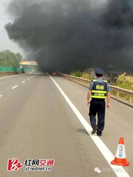 红网记者调查：客车起火，46人为何能够全部死里逃生？