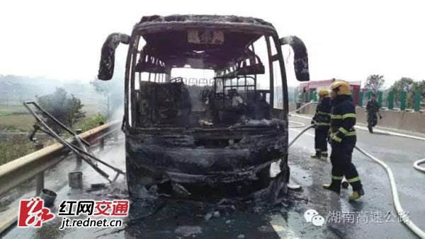 红网记者调查：客车起火，46人为何能够全部死里逃生？